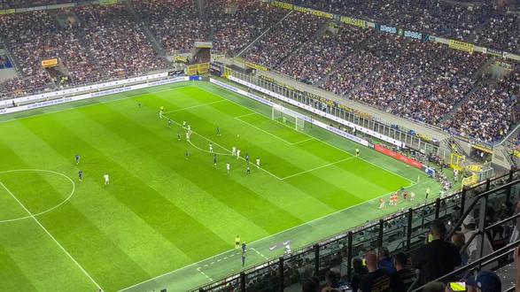 不但贡献了 不但贡献了