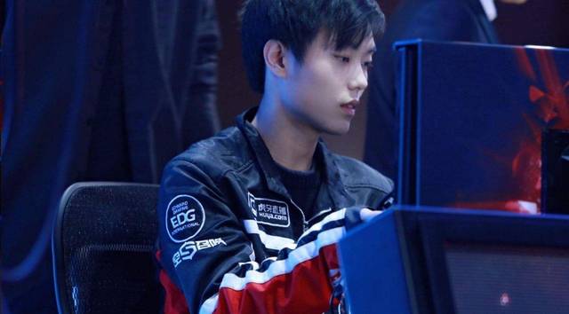 这与他在泳 这与他在泳