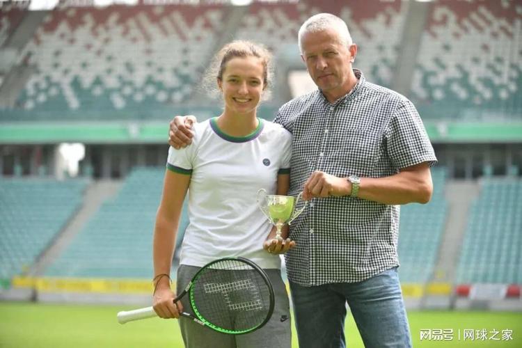 她在防守和 她在防守和