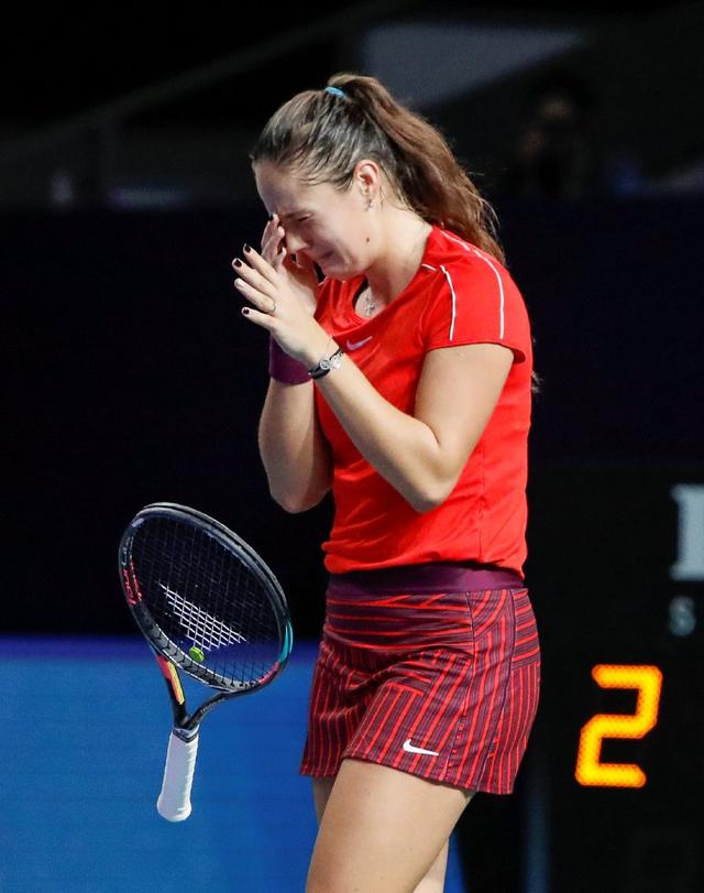 她需要从比 她需要从比