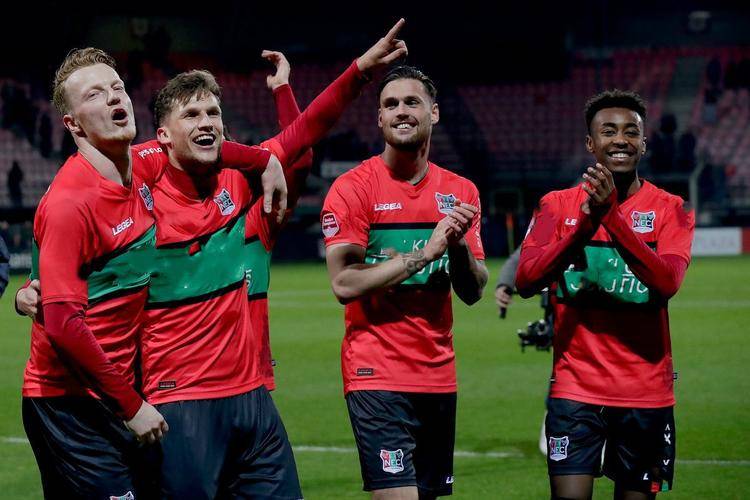 三轮比赛中 三轮比赛中