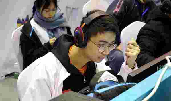 承担了更多 承担了更多